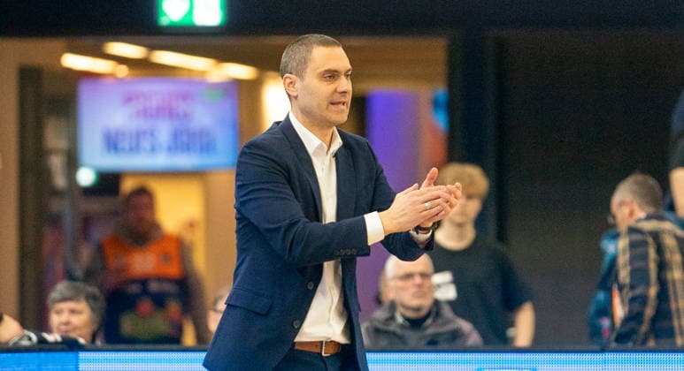 31 1 2026, Basketball, Men, easy credit BBL, easy credit Bundesliga, BBL, Bundesliga, 18 Matchday, Rostock Seawolves Telekom Baskets Bonn Coach Marko Stankovic Telekom Baskets Bonn Rostock Stadthalle Mecklenburg-Vorpommern Germany