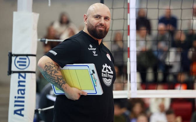 31 01 2026, Germany, Stuttgart Volleyball Allianz MTV Stuttgart vs Schwarz Weiß Erfurt, Coach Konstantin Bitter Stuttgart