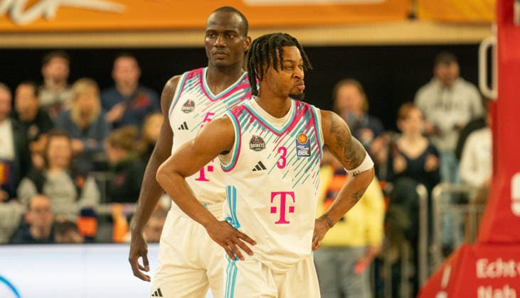 31 1 2026, Basketball, Men, easy credit BBL, easy credit Bundesliga, BBL, Bundesliga, Matchday 18, Rostock Seawolves Telekom Baskets Bonn Zachery Cooks Telekom Baskets Bonn, re and Tylan Birts Telekom Baskets Bonn, li are disappointed Rostock Stadthalle Mecklenburg Vorpommern Germany