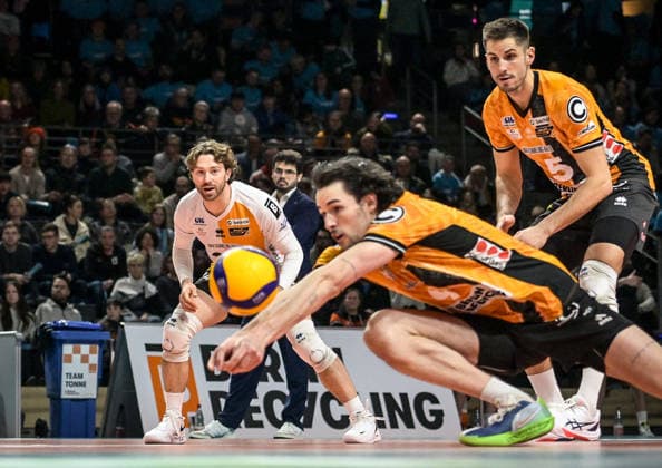 31 01 2026, xlakx, Volleyball 1 Bundesliga Men, BR Volleys FT 1844 Freiburg v l Kyle Dagostino BR Volleys , Moritz Reichert BR Volleys , Nolan Flexen BR Volleys Acceptance Berlin Daniel Lakomski