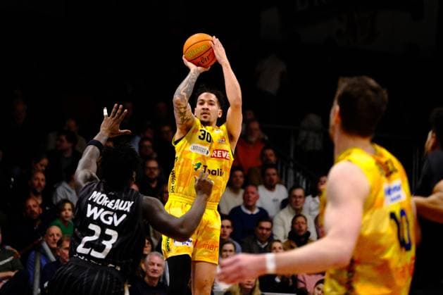 ProA Phoenix Hagen vs Tigers Tübingen, Hagen, 31 01 2026, Ischelandhalle Hagen Jeffrey Carroll 30, Phoenix Hagen, SF with a three-pointer on the throw Barmer2BasketballBundesliga ProA Phoenix Hagen vs Tigers Tübingen, Hagen, 31 01 2026, Ischelandhalle Hagen Copyright: xBEAUTIFULxSPORTS Piepenstockx