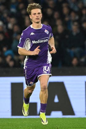 CALCIO - Serie A - SSC Napoli vs ACF Fiorentina Albert Guomundsson of ACF Fiorentina in action during Serie A Enelive match between SSC Napoli vs ACF Fiorentina:Danilo Gemito Live Photo Naples Italy  Copyright: xIPAxSport ABACAx