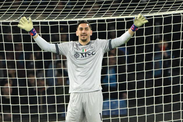 CALCIO - Serie A - SSC Napoli vs ACF Fiorentina Alex Meret of SSC Napoli gestures during Serie A Enelive match between SSC Napoli vs ACF Fiorentina:Danilo Gemito Live Photo Naples Italy  Copyright: xIPAxSport ABACAx
