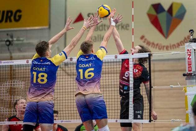 1 Volleyball Bundesliga Season 2025 2026 Cerebricks Volley Goats Mitteldeutschland vs Barock Volleys MTV Ludwigsburg Halle, Germany January 31, 2026 Pictured from left Dax Tompkins Bitterfeld , Paul Stommel Bitterfeld and Ben Simon Bonin Ludwigsburg Halle Saale swh Arena Sachsen Anhalt Germany