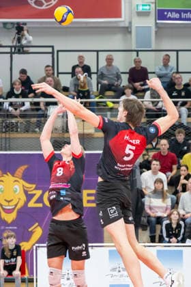 1 Volleyball Bundesliga Season 2025 2026 Cerebricks Volley Goats Mitteldeutschland vs Barock Volleys MTV Ludwigsburg Halle, Germany January 31, 2026 Pictured from left Tomi Saarinen Ludwigsburg and Jan Huber Ludwigsburg Halle Saale swh Arena Sachsen Anhalt Germany
