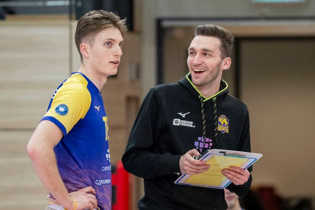 1 Volleyball Bundesliga Season 2025 2026 Cerebricks Volley Goats Mitteldeutschland vs Barock Volleys MTV Ludwigsburg Halle, Germany January 31, 2026 In the picture from left Dax Tompkins Bitterfeld and coach Lukas Thielemann Bitterfeld Halle Saale swh Arena Sachsen Anhalt Germany