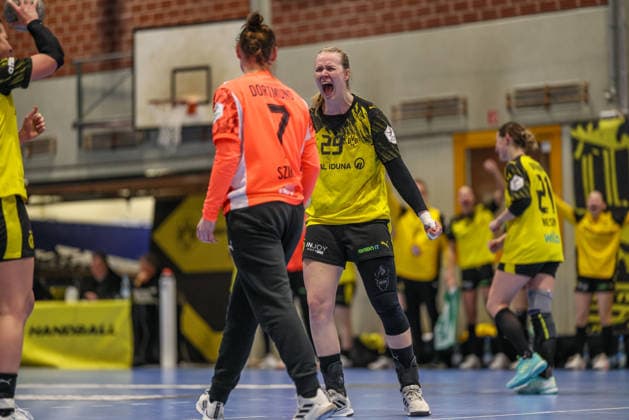 GER, Dortmund, Borussia Dortmund vs HSG Bensheim Auerbach Flames, Alsco Handball Bundesliga Frauen, Handball, DHB, 2025 2026 season, Sporthalle Wellinghofen, 15 Matchday in the picture from l Melinda Szikora Borussia Dortmund Handball 7 and Emma Olsson Borussia Dortmund 29d show emotions, jubilation, against HSG Bensheim Auerbach Flames DFB DFL REGULATIONS PROHIBIT ANY USE OF PHOTOGRAPHS AS IMAGE SEQUENCES AND OR QUASI VIDEO, 31 01 2026 Copyright: HMBxMedia HendrikxHamelau