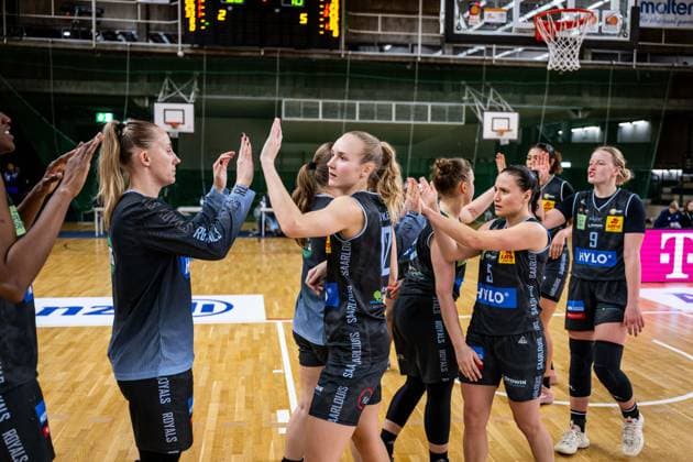 Basketball Berlin 31 01 2026 Season 2025 2026 DBBL 1 Bundesliga Alba Berlin Saarlouis Royals Cheers Saarlouis after the victory