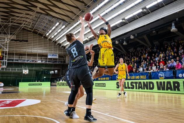 Basketball Berlin 31 01 2026 Season 2025 2026 DBBL 1 Bundesliga Alba Berlin Saarlouis Royals Deeshyra Thomas Alba, No 21 Magaly Meynadier Saarlouis, No 05 Roosa Lehtoranta Saarlouis, No 08