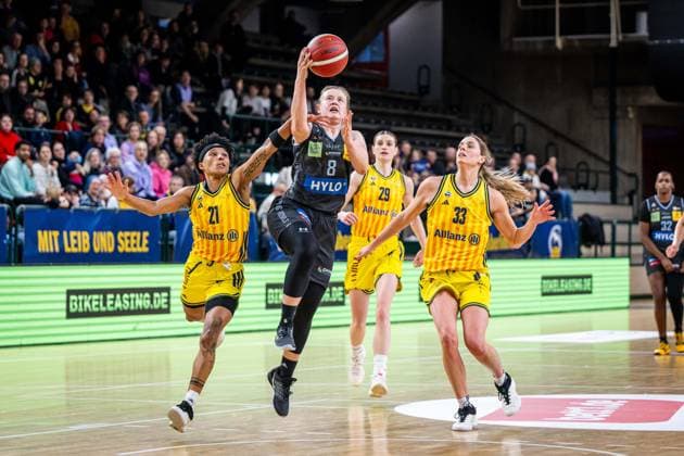 Basketball Berlin 31 01 2026 Season 2025 2026 DBBL 1 Bundesliga Alba Berlin Saarlouis Royals Roosa Lehtoranta Saarlouis, No 08 Deeshyra Thomas Alba, No 21 Emily Kiser Alba, No 33