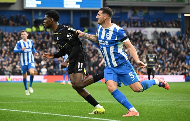 Lewis Dunk of Brighton grabs Thierno Barry of Everton during the Premier League match between Brighton and Hove Albion and Everton at the American Express Stadium, Brighton UK - Saturday 31st January 2026 Brighton v Everton Premier League Football, Amex Stadium, Sussex, UK - 31 Jan 2026Brighton Amex Stadium Sussex United Kingdom Editorial use only. No merchandising. For Football images FA and Premier League restrictions apply inc. no internet mobile usage without FAPL license - for details contact Football Dataco  Copyright: xLizxFinlayson TPI Shutterstockx 16497437ca