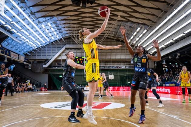 Basketball Berlin 31 01 2026 Season 2025 2026 DBBL 1 Bundesliga Alba Berlin Saarlouis Royals Alina Hartmann Alba, No 29 Martha Burse Saarlouis, No 25
