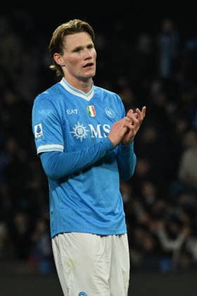 Scott McTominay of SSC Napoli thank the fans at the end of the match during Serie A Enelive match between SSC Napoli vs ACF Fiorentina:Danilo Gemito Live Photo  Copyright: xDaniloxGemito IPAxSportx xipa-agency.netx xx IPA_70806487 IPA_Agency_IPA70806487