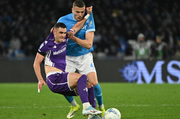 CALCIO - Serie A - SSC Napoli vs ACF Fiorentina Alessandro Buongiorno of SSC Napoli competes for the ball with Roberto Piccoli of ACF Fiorentina during Serie A Enelive match between SSC Napoli vs ACF Fiorentina:Danilo Gemito Live Photo Naples Italy  Copyright: xIPAxSport ABACAx
