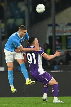 CALCIO - Serie A - SSC Napoli vs ACF Fiorentina Alessandro Buongiorno of SSC Napoli competes for the ball with Roberto Piccoli of ACF Fiorentina during Serie A Enelive match between SSC Napoli vs ACF Fiorentina:Danilo Gemito Live Photo Naples Italy  Copyright: xIPAxSport ABACAx