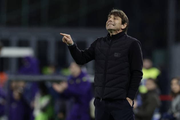CALCIO - Serie A - SSC Napoli vs ACF Fiorentina Napoli s Italian coach Antonio Conte gesticulate during the Serie A football match between SSC Napoli and Fiorentina at the Diego Armando Maradona Stadium in Naples on January 31, 2026. Naples Italy  Copyright: xIPAxSport ABACAx