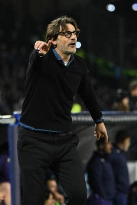 Paolo Vanoli coach of ACF Fiorentina gestures during Serie A Enelive match between SSC Napoli vs ACF Fiorentina:Danilo Gemito Live Photo  Copyright: xDaniloxGemito IPAxSportx xipa-agency.netx xx IPA_70806436 IPA_Agency_IPA70806436