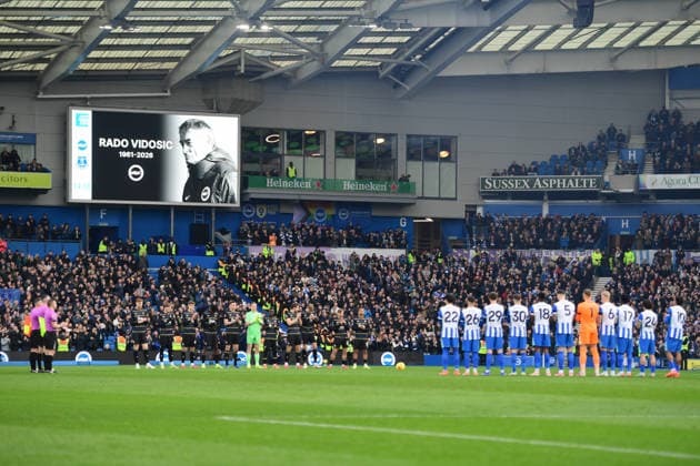 Brighton and Hove Albion v Everton, Premier League Players and Officials stand together for a minutes silence in memory of Brighton Women s and Girls Head coach Rado Vidosic before the Premier League match between Brighton and Hove Albion and Everton at the American Express Stadium, Brighton and Hove, UK on 31 January 2026. Brighton and Hove American Express Stadium East Sussex UK Editorial use only DataCo restrictions apply See www.football-dataco.com , Copyright: xJeffxMoodx PSI-23658-0124