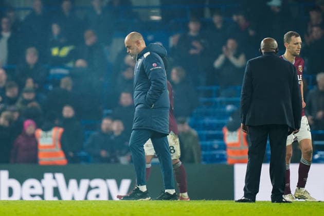 Chelsea v West Ham United, Premier League Nuno Espirito Santo, Manager of West Ham United looks dejected after the Chelsea v West Ham United Premier League match at Stamford Bridge, London, England on 31 January 2026 Credit: Dylan Hepworth Every Second Media Editorial use only. All images are copyright Every Second Media Limited. No images may be reproduced without prior permission. All rights reserved. Premier League and Football League images are subject to licensing agreements with Football DataCo Limited. see https: www.football-dataco.com Copyright: xIMAGO EveryxSecondxMediax ESM-1782-0101 DylanxHepworthx xEveryxSecondxMediax