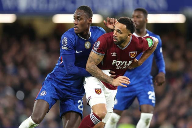 Chelsea gegen West Ham 28. Januar 2026, London Premier League Fußball Chelsea gegen West Ham United Trevoh Chalobah von Chelsea und Callum Wilson von West Ham United Foto Charlotte Wilson Abseits London UK  Copyright: xCharlottexWilsonx xOffsidexOffside