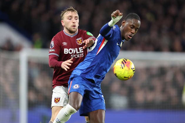 Chelsea gegen West Ham 28. Januar 2026, London Premier League Fußball Chelsea gegen West Ham United Jarrod Bowen von West Ham United und Trevoh Chalobah von Chelsea Foto Charlotte Wilson Abseits London UK  Copyright: xCharlottexWilsonx xOffsidexOffside