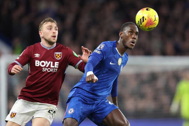 Chelsea gegen West Ham 28. Januar 2026, London Premier League Fußball Chelsea gegen West Ham United Jarrod Bowen von West Ham United und Trevoh Chalobah von Chelsea Foto Charlotte Wilson Abseits London UK  Copyright: xCharlottexWilsonx xOffsidexOffside