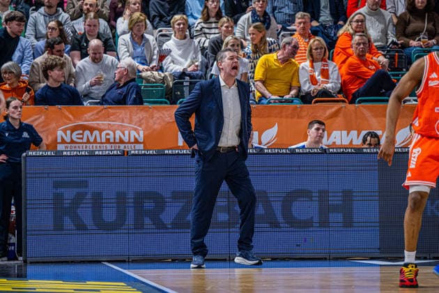 1 Basketball Bundesliga, easyCredit BBL, Season 2025 2026, Men, Main Round, Matchday 18, 31 01 2026, RASTA Vechta Frankfurt Skyliners Klaus Perwas Head Coach Frankfurt Skyliners during the game Vechta RASTA Dome Lower Saxony Germany