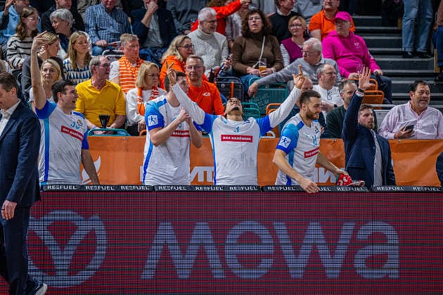 1 Basketball Bundesliga, easyCredit BBL, Season 2025 2026, Men, Main Round, Matchday 18, 31 01 2026, RASTA Vechta Frankfurt Skyliners The Frankfurt Skyliners team shows emotions during the game Vechta RASTA Dome Lower Saxony Germany