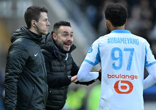 Paris FC vs Marseille : French Ligue 1 PARIS, FRANCE - JANUARY 31: Roberto De Zerbi (C), head coach of Marseille in action during the French Ligue 1 (L1) soccer match between Paris FC and Olympique de Marseille at Stade Jean Bouin in Paris, France on January 31, 2026. Mustafa Yalcin Anadolu Paris France. Editorial use only. Please get in touch for any other usage.  Copyright: x2026xAnadoluxMustafaxYalcinx
