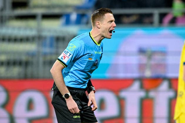 Referee Kevin Bonacina during the Serie A soccer match between Cagliari Calcio and Hellas Verona at the Unipol Domus in Cagliari, Sardinia - Saturday, 31st January 2026. - Soccer  Copyright: xGianlucaxZuddas LaPressex