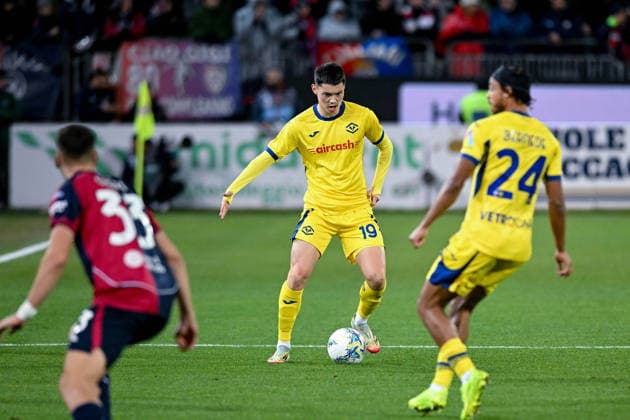 Hellas Verona s Tobias Slotsager in action during the Serie A soccer match between Cagliari Calcio and Hellas Verona at the Unipol Domus in Cagliari, Sardinia - Saturday, 31st January 2026. - Soccer  Copyright: xGianlucaxZuddas LaPressex