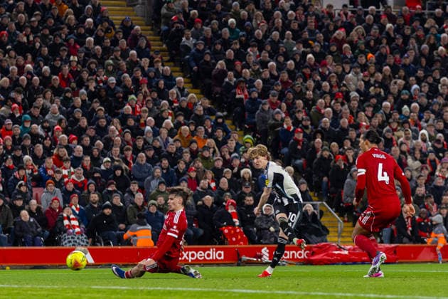 Football - FA Premier League - Liverpool FC v Newcastle United FC LIVERPOOL, ENGLAND - Saturday, January 31, 2026: Newcastle United s Anthony Gordon scores the first goal during the FA Premier League match between Liverpool FC and Newcastle United FC at Anfield. (Photo by David Rawcliffe Propaganda) LIVERPOOL Anfield MERSEYSIDE ENGLAND  Copyright: xDavidxRawcliffex P2026-01-31-Liverpool_Newcastle-48