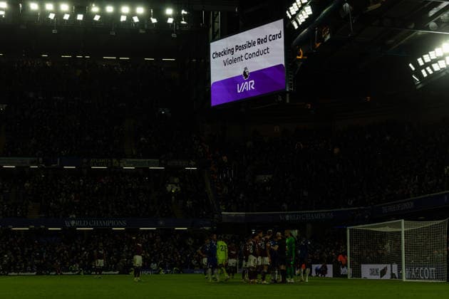 Chelsea v West Ham United, Premier League Referee, Anthony Taylor initially gives West Ham United defender Jean-Clair Todibo (25) a yellow card after starting a brawl between the two teams. However this was later changed to a red card after a VAR decision during the Premier League match between Chelsea and West Ham United at Stamford Bridge, London, UK on 31 January 2026. London Stamford Bridge Greater London UK Editorial use only DataCo restrictions apply See www.football-dataco.com , Copyright: xToyinxOshodix PSI-23659-0078