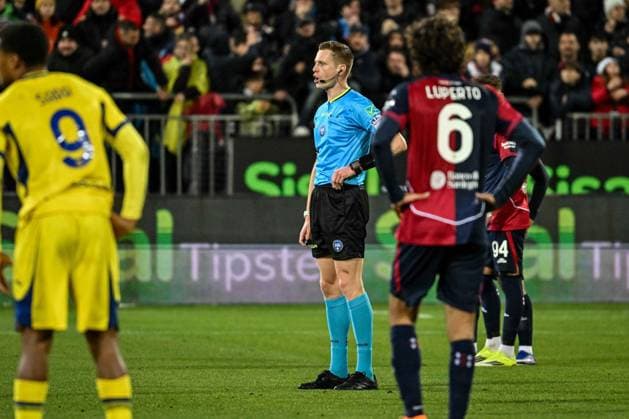 Kevin Bonacina, Arbitro, Referee, VAR during Cagliari Calcio vs Hellas Verona FC, Italian soccer Serie A match in Cagliari, Italy, January 31 2026  Copyright: xLuigixCanu IPAxSportx xipa-agency.netx xx IPA_70811611 IPA_Agency_IPA70811611