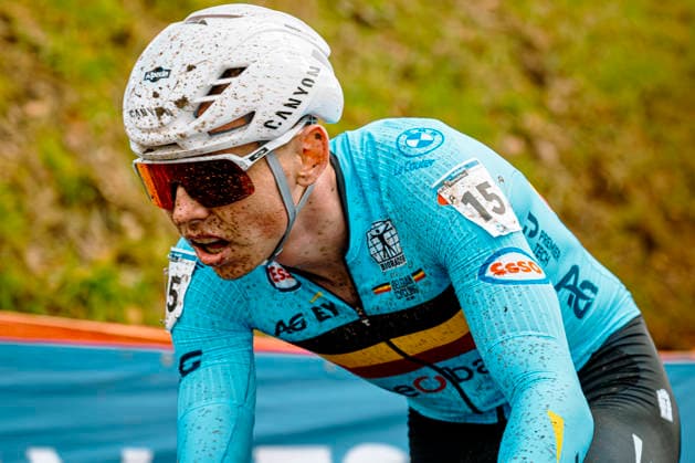 Cyclocross - UCI cyclo-cross World Championships Hulst - Day 2 Aaron Dockx (BEL ) on his way to the world title 2026 UCI cyclo-cross World Championships Men U23 - Hulst The Netherlands Photo: Stijn Bastens CC Hulst The Netherlands  Copyright: xContentxCurationx StijnxBastensx xCCx