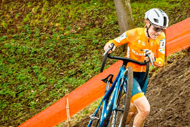 Cyclocross - UCI cyclo-cross World Championships Hulst - Day 2 Lucinda Brand (NED Baloise Verzekeringen - Het Poetsbureau Lions) on her way to a second world title 2026 UCI cyclo-cross World Championships Women Elite - Hulst The Netherlands Photo: Stijn Bastens CC Hulst The Netherlands  Copyright: xContentxCurationx StijnxBastensx xCCx