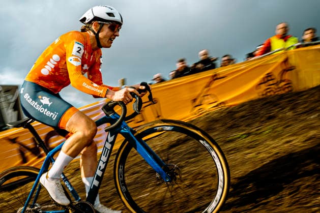 Cyclocross - UCI cyclo-cross World Championships Hulst - Day 2 Lucinda Brand (NED Baloise Verzekeringen - Het Poetsbureau Lions) on her way to a second world title 2026 UCI cyclo-cross World Championships Women Elite - Hulst The Netherlands Photo: Stijn Bastens CC Hulst The Netherlands  Copyright: xContentxCurationx StijnxBastensx xCCx