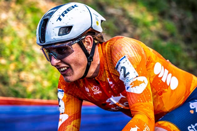 Cyclocross - UCI cyclo-cross World Championships Hulst - Day 2 Lucinda Brand (NED Baloise Verzekeringen - Het Poetsbureau Lions) on her way to a second world title 2026 UCI cyclo-cross World Championships Women Elite - Hulst The Netherlands Photo: Stijn Bastens CC Hulst The Netherlands  Copyright: xContentxCurationx StijnxBastensx xCCx