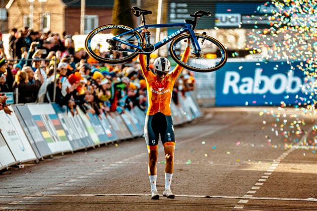 Cyclocross - UCI cyclo-cross World Championships Hulst - Day 2 Lucinda Brand (NED Baloise Verzekeringen - Het Poetsbureau Lions) claims her second world title 2026 UCI cyclo-cross World Championships Women Elite - Hulst The Netherlands Photo: Stijn Bastens CC Hulst The Netherlands  Copyright: xContentxCurationx StijnxBastensx xCCx