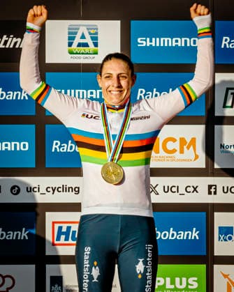 Cyclocross - UCI cyclo-cross World Championships Hulst - Day 2 Lucinda Brand (NED Baloise Verzekeringen - Het Poetsbureau Lions) claims her second world title 2026 UCI cyclo-cross World Championships Women Elite - Hulst The Netherlands Photo: Stijn Bastens CC Hulst The Netherlands  Copyright: xContentxCurationx StijnxBastensx xCCx