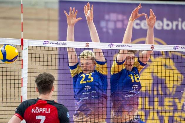 1 Volleyball Bundesliga Season 2025 2026 Cerebricks Volley Goats Mitteldeutschland vs Barock Volleys MTV Ludwigsburg Halle, Germany January 31, 2026 Pictured from left Tim Köpfli Knoepfli Ludwigsburg , Samuel Schellenberg Bitterfeld and Dax Tompkins Bitterfeld Halle Saale swh Arena Sachsen Anhalt Germany