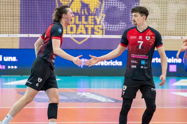 1 Volleyball Bundesliga Season 2025 2026 Cerebricks Volley Goats Mitteldeutschland vs Barock Volleys MTV Ludwigsburg Halle, Germany January 31, 2026 Pictured from left Ben Simon Bonin Ludwigsburg and Tim Köpfli Knoepfli Ludwigsburg Cheers, joy, emotion, Halle Saale swh Arena Sachsen Anhalt Germany