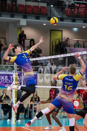 1 Volleyball Bundesliga Season 2025 2026 Cerebricks Volley Goats Mitteldeutschland vs Barock Volleys MTV Ludwigsburg Halle, Germany January 31, 2026 In the picture from left Nick Breitenbach Bitterfeld and Paul Stommel Bitterfeld Halle Saale swh Arena Sachsen Anhalt Germany