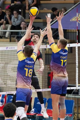 1 Volleyball Bundesliga Season 2025 2026 Cerebricks Volley Goats Mitteldeutschland vs Barock Volleys MTV Ludwigsburg Halle, Germany January 31, 2026 In the picture from left Dax Tompkins Bitterfeld , Tim Köpfli Knoepfli Ludwigsburg and Valdas Listanskis Bitterfeld Halle Saale swh Arena Sachsen Anhalt Germany