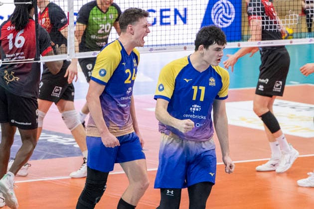 1 Volleyball Bundesliga Season 2025 2026 Cerebricks Volley Goats Mitteldeutschland vs Barock Volleys MTV Ludwigsburg Halle, Germany January 31, 2026 Pictured from left Clay Wieter Bitterfeld and Nick Breitenbach Bitterfeld Cheers, joy, emotion, Halle Saale swh Arena Sachsen Anhalt Germany