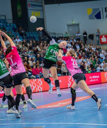 Handball I Women I Season 2025 2026 I 1 HBF I 15 Matchday I VFL Oldenburg SV Union Halle Neustadt I 31 01 2026 Lotta Röpcke 22, VfL Oldenburg vs Marie Polakova 23, SV Union Halle Neustadt Oldenburg Small EWE Arena Lower Saxony Germany Copyright: xLobeca JonasxBoningx