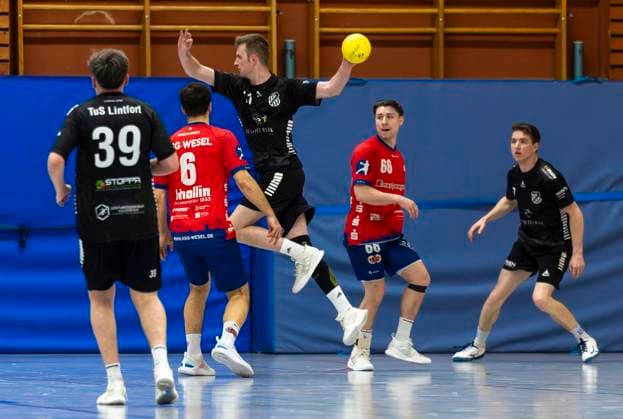 Handball Verbandsliga HSG Wesel TuS Lintfort FOR EDITORIAL PURPOSES ONLY p In the Handball Verbandsliga the match HSG Wesel, red jerseys, against TuS Lintfort will take place on Saturday, 31 01 2026 Am Ball TuS Lintfort Nr 11 te Morsche Germany NRW Wesel Copyright ErwinxPottgiesser Copyright: ErwinxPottgiesser doc84dm4v0ui4xfl12mqe ,EDITORIAL USE ONLY Copyright: ErwinxPottgiesser