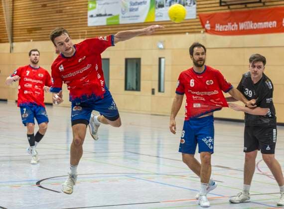 Handball Verbandsliga HSG Wesel TuS Lintfort FOR EDITORIAL PURPOSES ONLY p In the Handball Verbandsliga the match HSG Wesel, red jerseys, against TuS Lintfort will take place on Saturday, 31 01 2026 On the ball HSG Wesel Nr 9 Sanders Germany NRW Wesel Copyright ErwinxPottgiesser Copyright: ErwinxPottgiesser doc84dm4wtifzdm6klpccx ,EDITORIAL USE ONLY Copyright: ErwinxPottgiesser