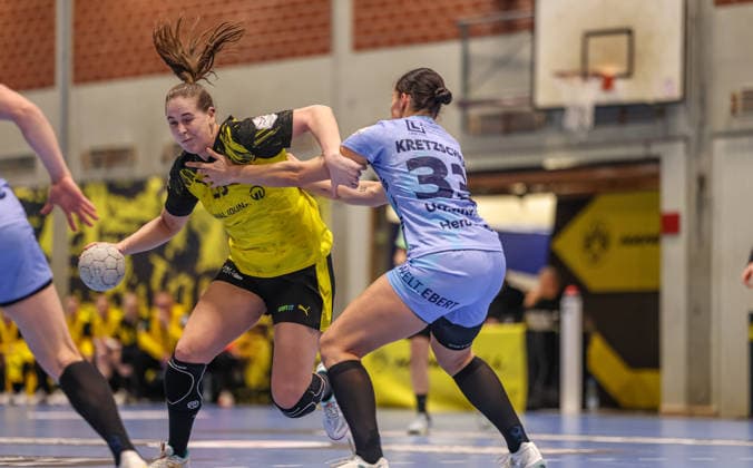 GER, Dortmund, Borussia Dortmund vs HSG Bensheim Auerbach Flames, Alsco Handball Bundesliga Frauen, Handball, DHB, Spielzeit 2025 2026, Sporthalle Wellinghofen, 15 Spieltag im Bild v l Guro Nestaker Borussia Dortmund Handball 33 , Lucie Marie Kretzschmar HSG Bensheim Auerbach Flames Women 29 , duel DFB DFL REGULATIONS PROHIBIT ANY USE OF PHOTOGRAPHS AS IMAGE SEQUENCES AND OR QUASI VIDEO, 31 01 2026 Copyright: HMBxMedia HendrikxHamelau