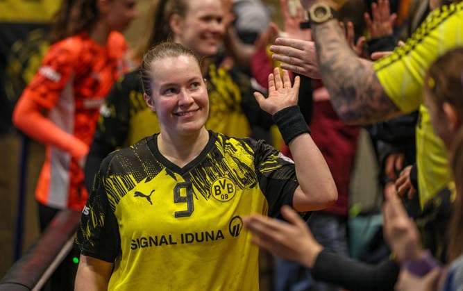 GER, Dortmund, Borussia Dortmund vs HSG Bensheim Auerbach Flames, Alsco Handball Bundesliga Frauen, Handball, DHB, Spielzeit 2025 2026, Sporthalle Wellinghofen, 15 Spieltag im Bild Lisa Antl Borussia Dortmund Handball 9 , joy and emotions after the victory, jubilation, fans DFB DFL REGULATIONS PROHIBIT ANY USE OF PHOTOGRAPHS AS IMAGE SEQUENCES AND OR QUASI VIDEO, 31 01 2026 Copyright: HMBxMedia HendrikxHamelau